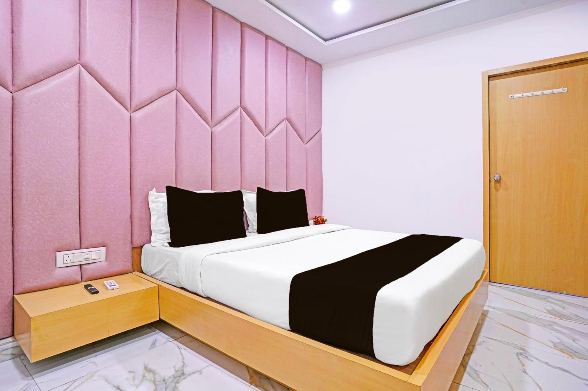 Hotel O Patang 24 Ahmedabad Exteriör bild