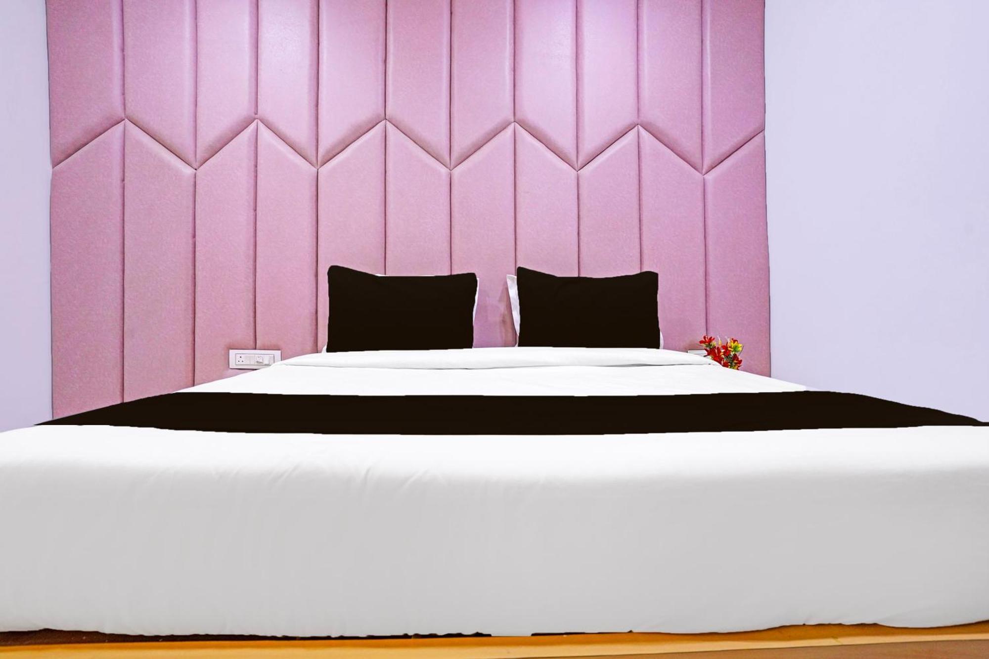 Hotel O Patang 24 Ahmedabad Exteriör bild